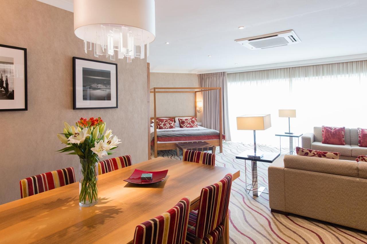 Lakeside Park Hotel & Spa Fishbourne  Extérieur photo
