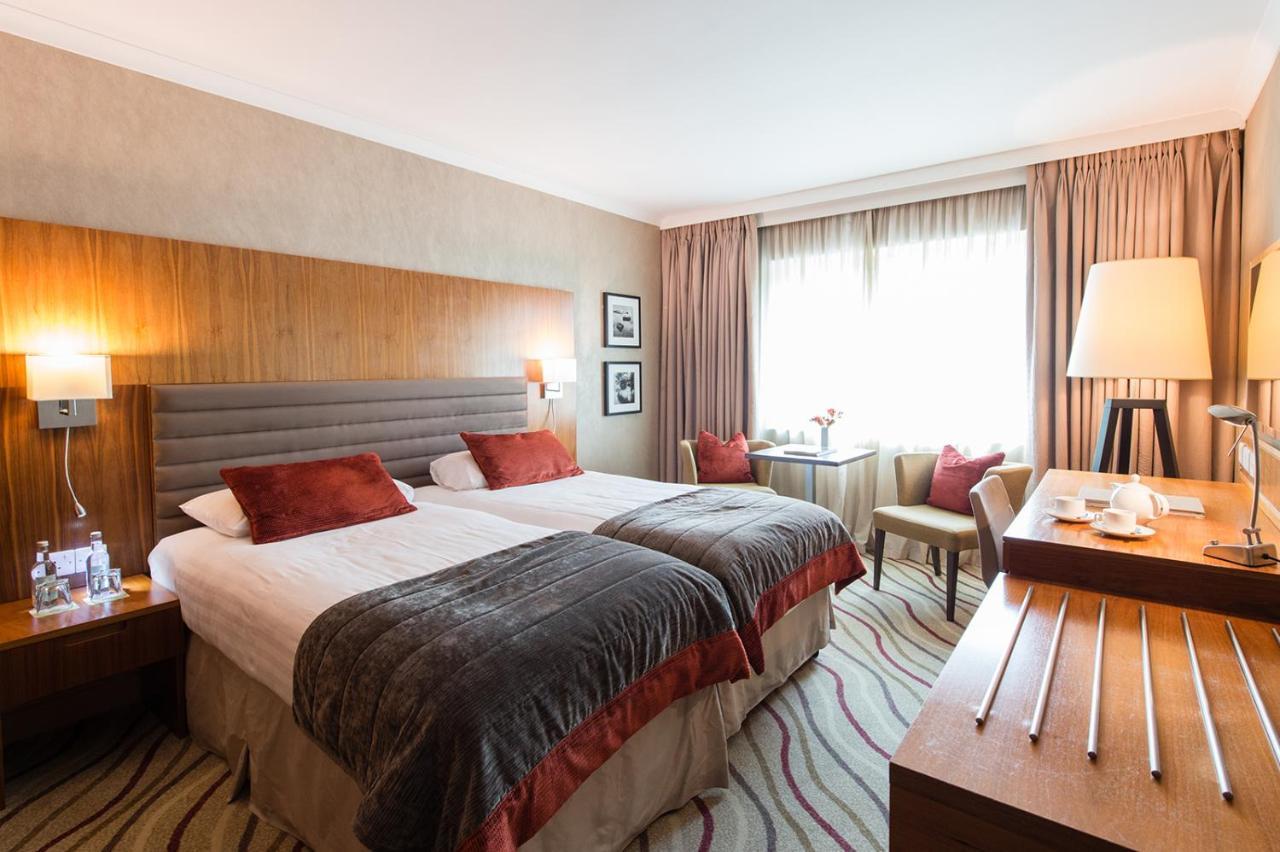 Lakeside Park Hotel & Spa Fishbourne  Extérieur photo