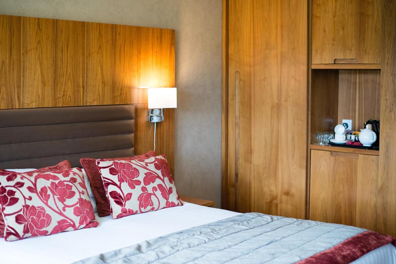 Lakeside Park Hotel & Spa Fishbourne  Extérieur photo
