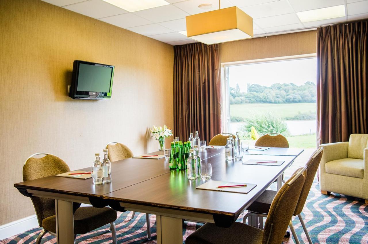 Lakeside Park Hotel & Spa Fishbourne  Extérieur photo