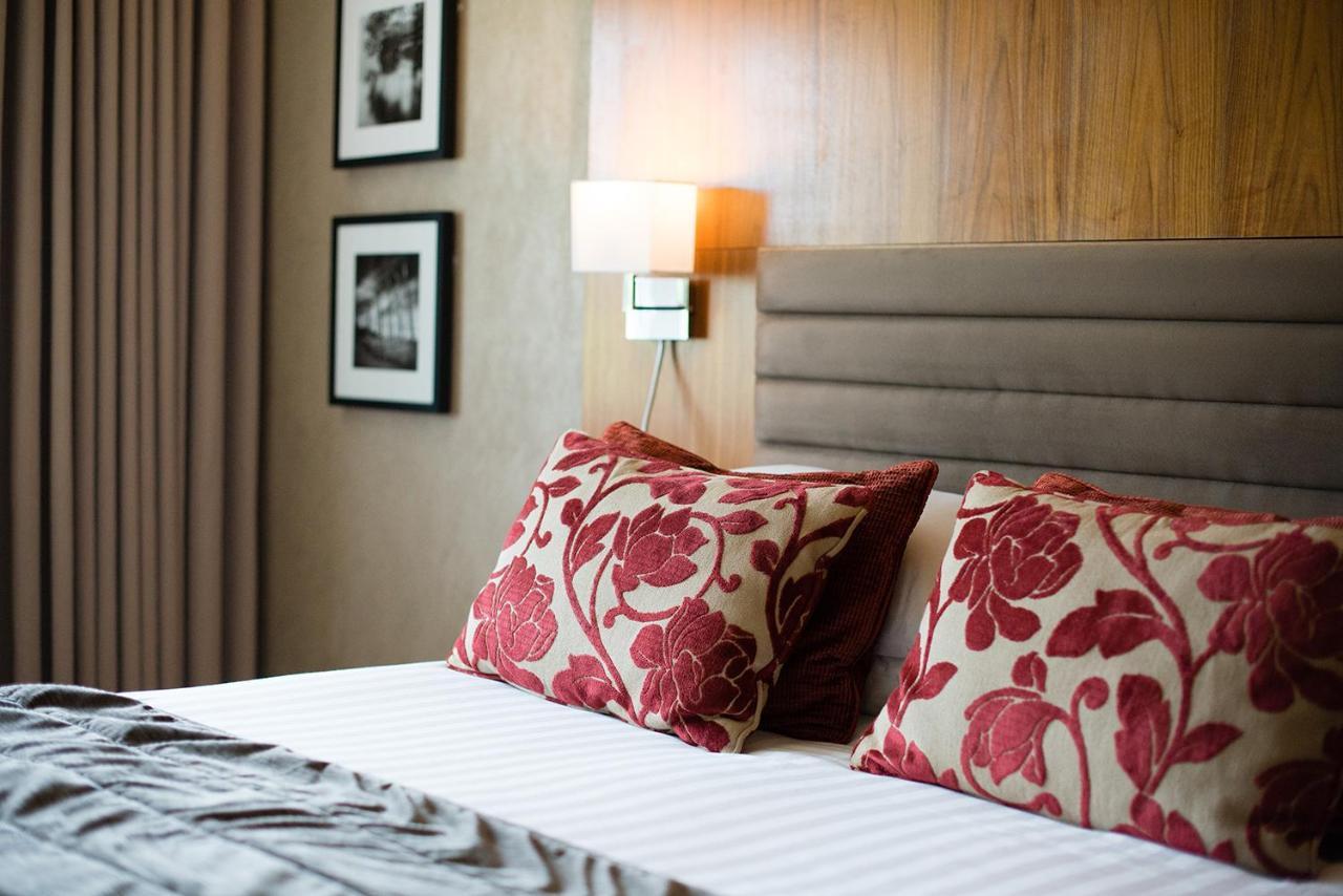 Lakeside Park Hotel & Spa Fishbourne  Extérieur photo