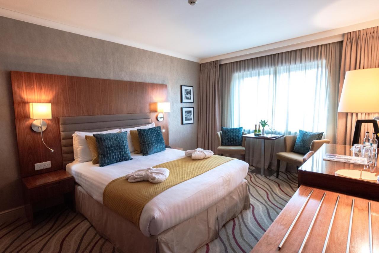 Lakeside Park Hotel & Spa Fishbourne  Extérieur photo