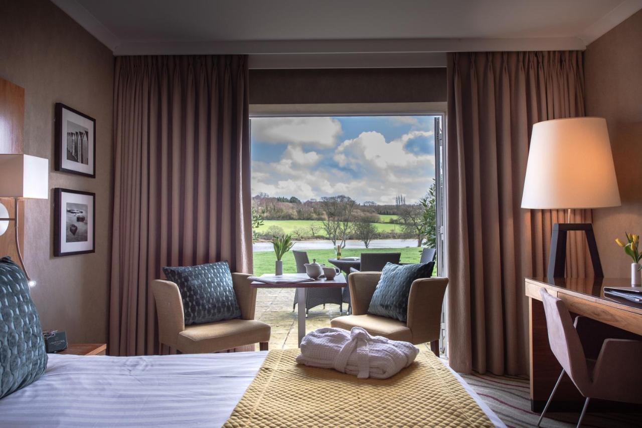 Lakeside Park Hotel & Spa Fishbourne  Extérieur photo