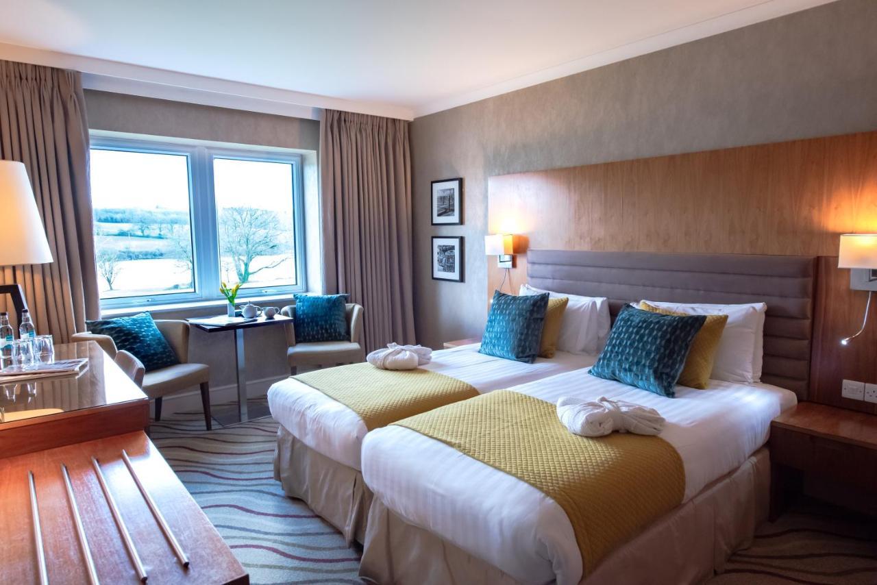 Lakeside Park Hotel & Spa Fishbourne  Extérieur photo