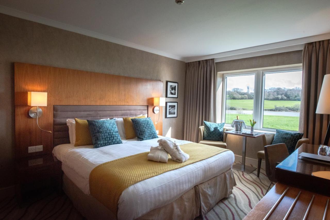 Lakeside Park Hotel & Spa Fishbourne  Extérieur photo
