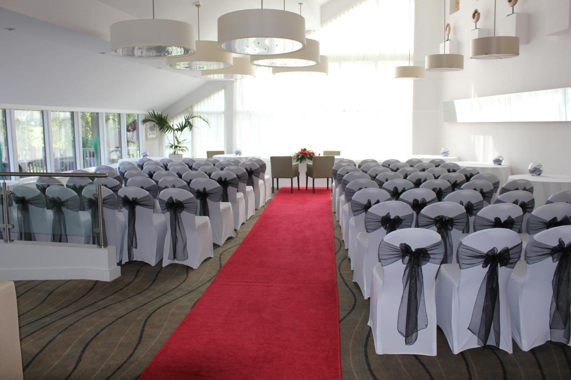 Lakeside Park Hotel & Spa Fishbourne  Extérieur photo