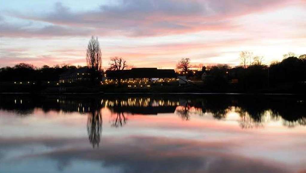Lakeside Park Hotel & Spa Fishbourne  Extérieur photo