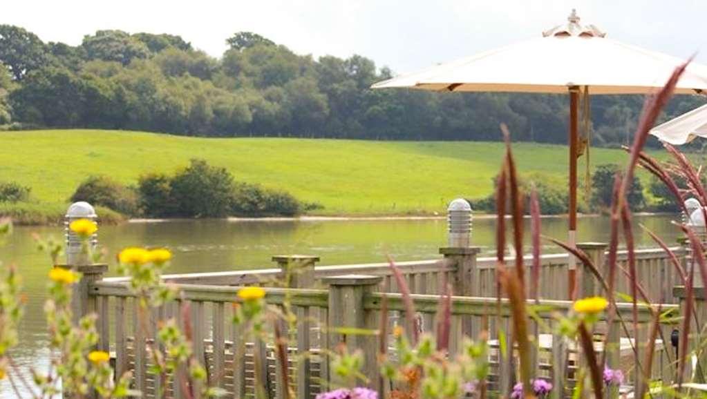 Lakeside Park Hotel & Spa Fishbourne  Extérieur photo