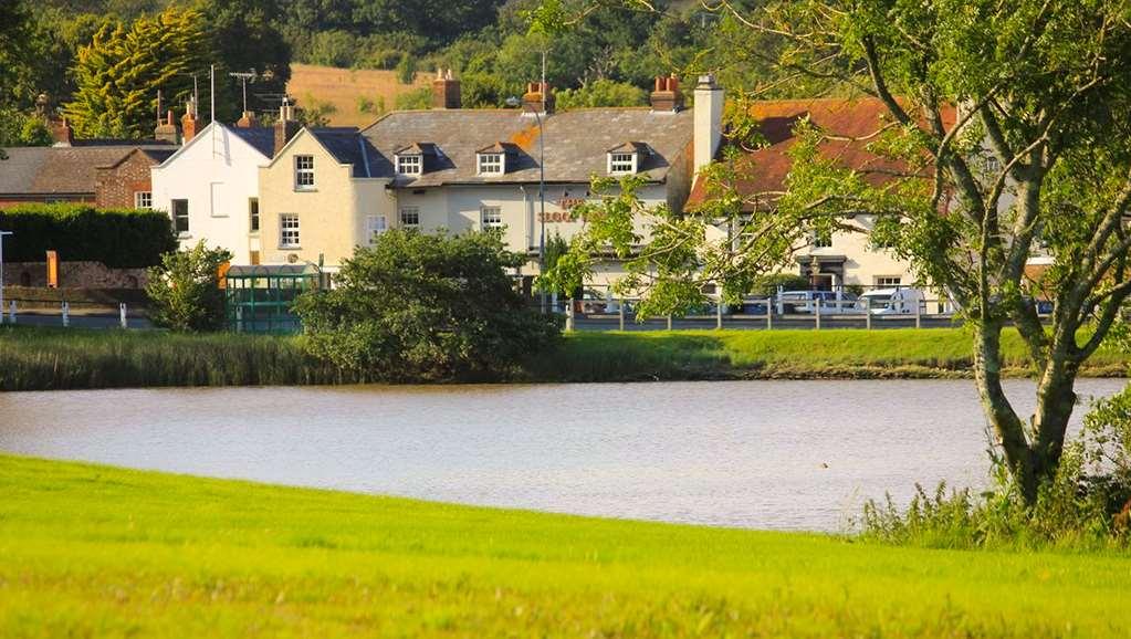 Lakeside Park Hotel & Spa Fishbourne  Extérieur photo