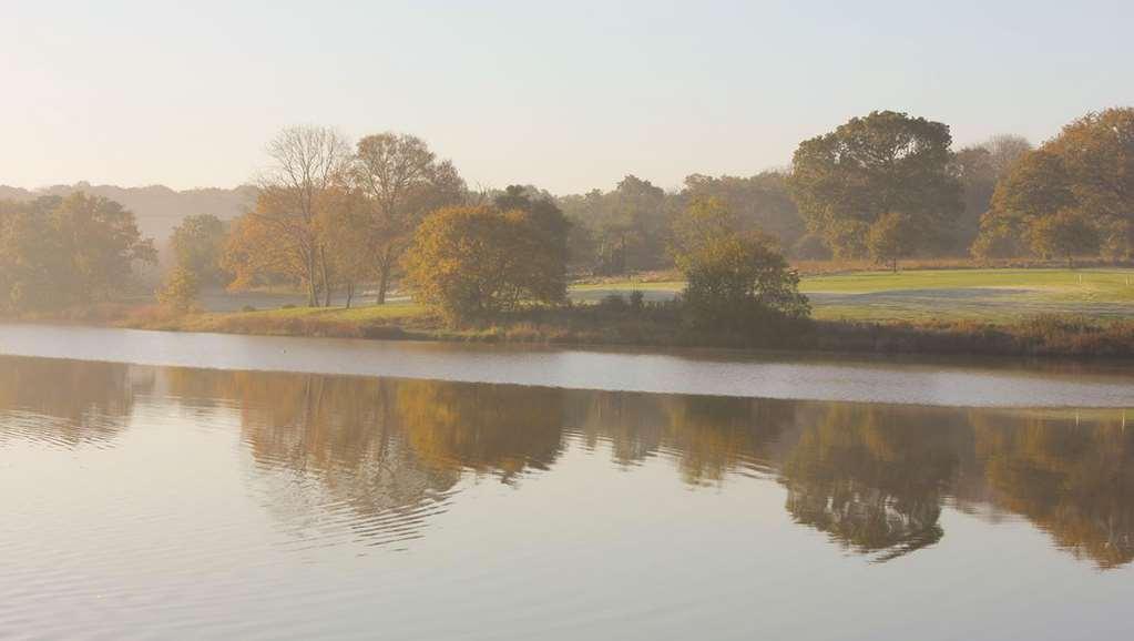 Lakeside Park Hotel & Spa Fishbourne  Extérieur photo